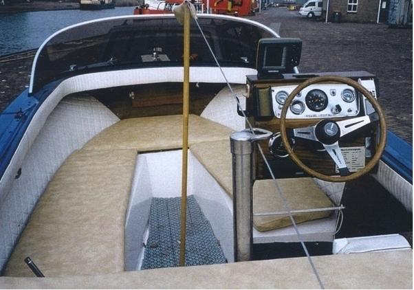 Swiss BMG saphir - speedboat suisse