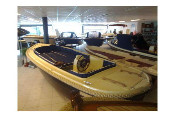 AVR Watersport - Lago Amore 560 Bun