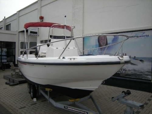 Boston Whaler - 180 Outrage Center Console