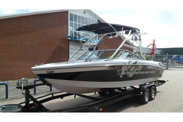 Correct Craft - Super Air Nautique 236