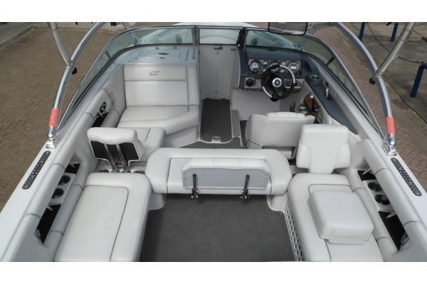 Correct Craft - Super Air Nautique 236