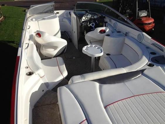 Rinker - 246 bow rider